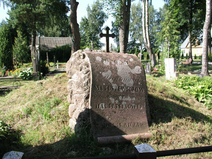 Vaizdas:Matuševičių kapas. 2009 m..jpg