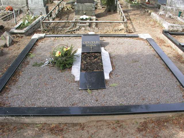 Vaizdas:Kaišiadorių kapinės 18.JPG