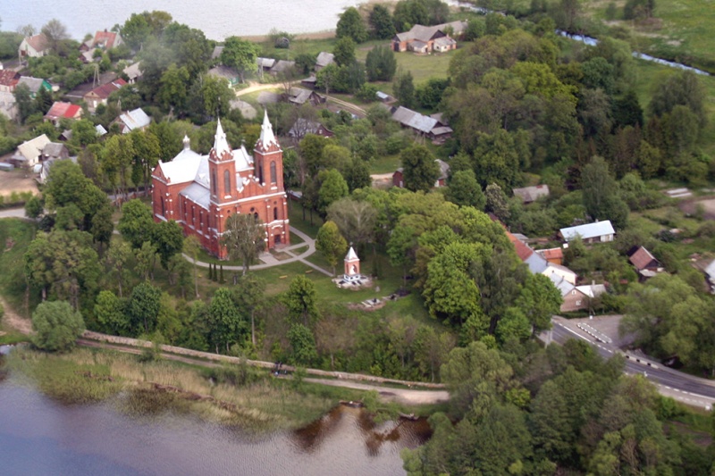 Vaizdas:Zasliu piliakalnis is oro 2006.jpg