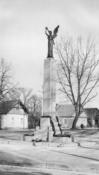 Vaizdas:Laisvės paminklas 3.jpg